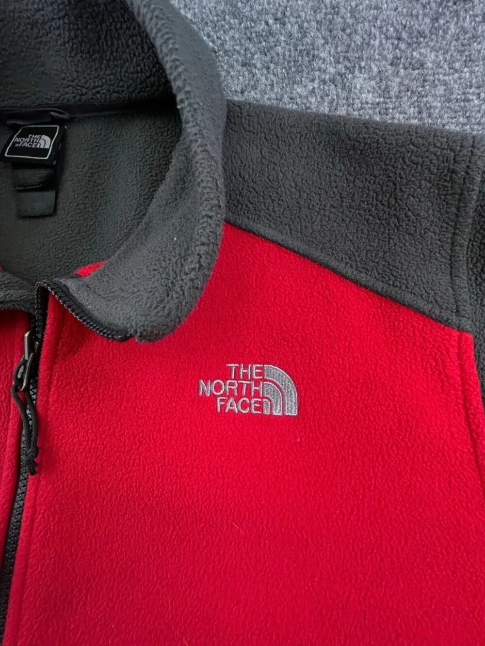 The North Face Jacket Men’s Large Fleece Red Gray Full Zip Long Sleeve w Logo